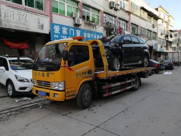 鄱阳县吊车出租_吊车租赁在上下降上需注意事项